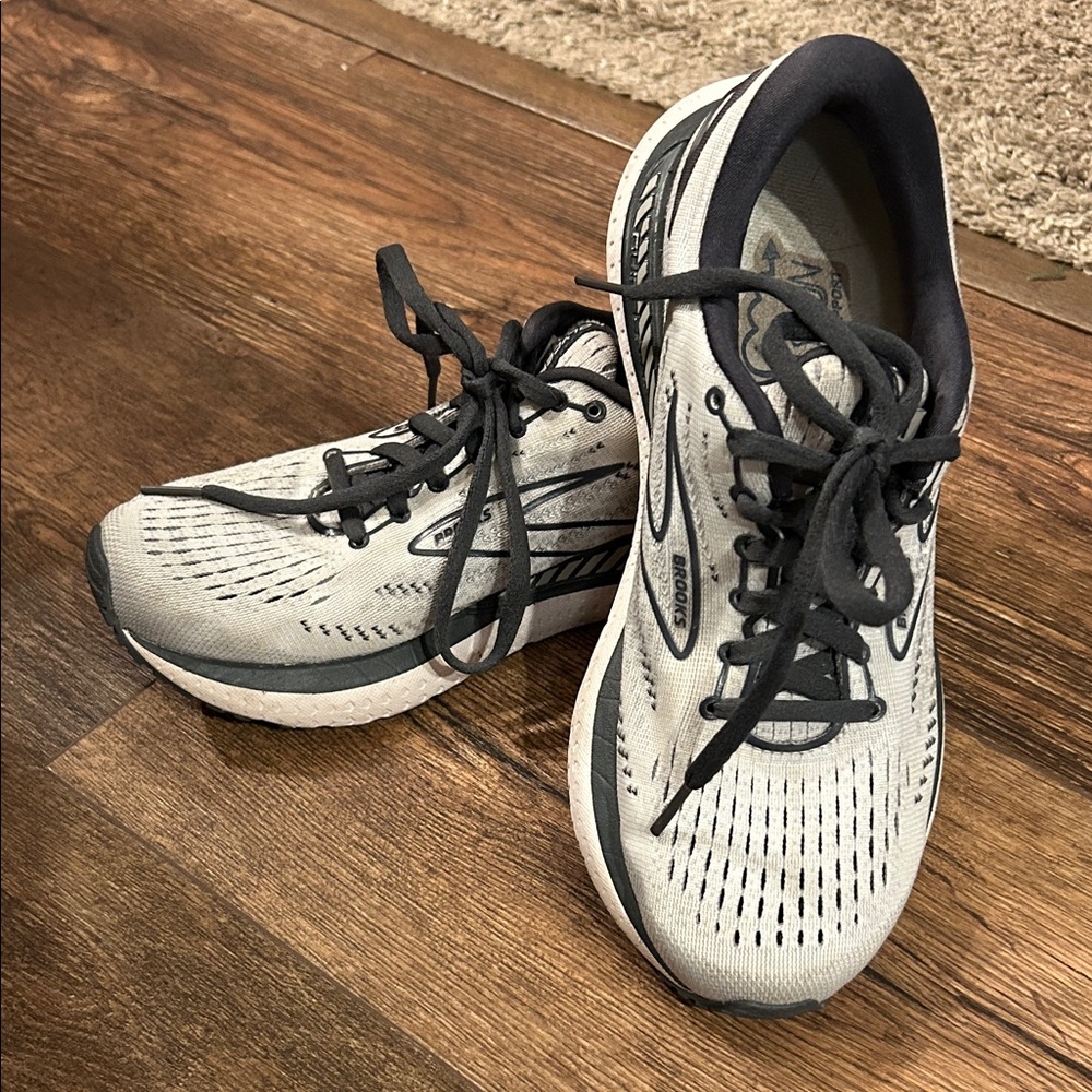 Brooks Glycerin GTS 19 dark smoke grey and light grey. Size 7 with DNA loft tech